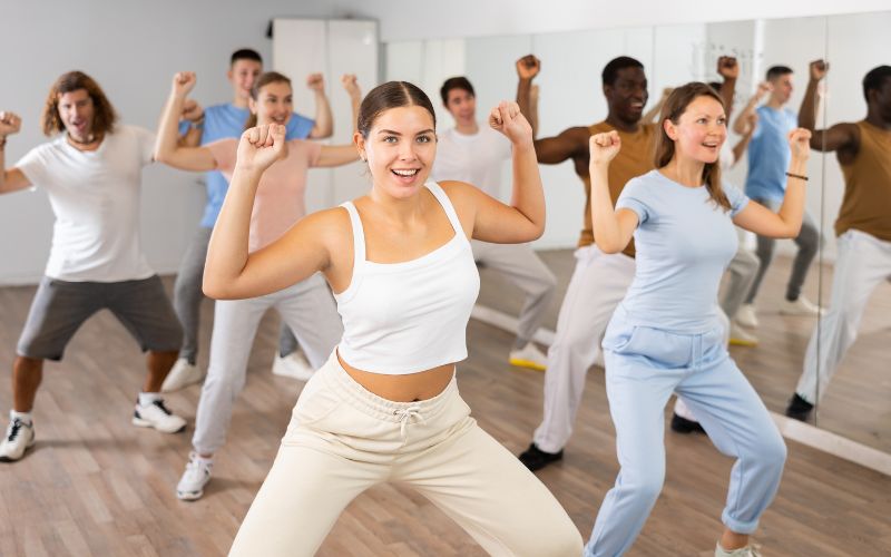 Bài tập nhảy aerobic: Đốt cháy năng lượng nhanh chóng