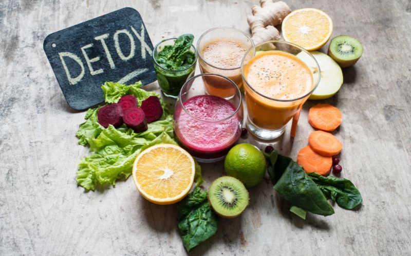 Sử dụng nước uống detox giảm mỡ