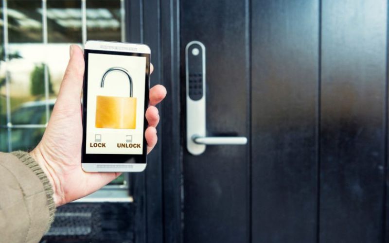 Khóa cửa điều khiển từ xa