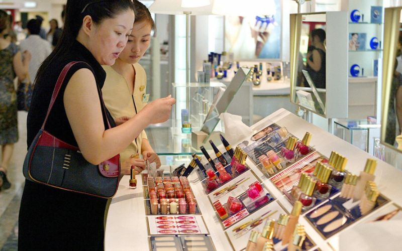 Không chứa thành phần cấm hoặc chất gây kích ứng môi